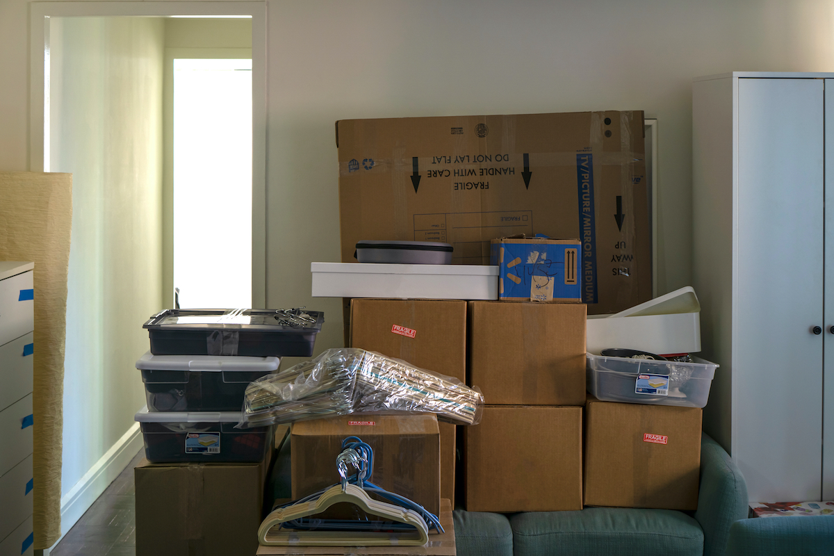 New York City Moving: 5 Best Tips: Packed household stuff in cardboard boxes, cleaning things for moving into a new home